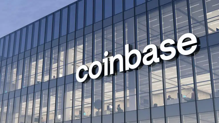 Fachada de prédio com nome da Coinbase