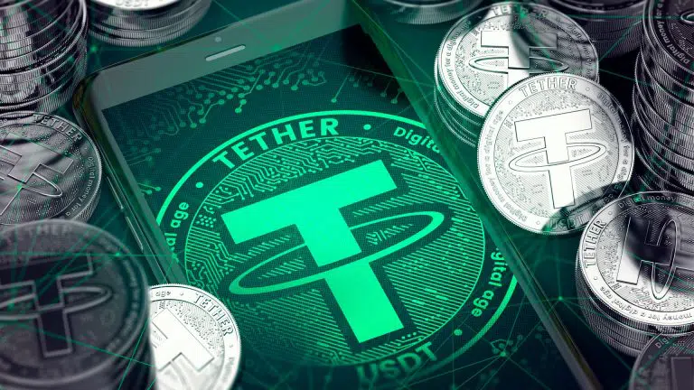 Moedas físicas da stablecoin Tether (USDT).
