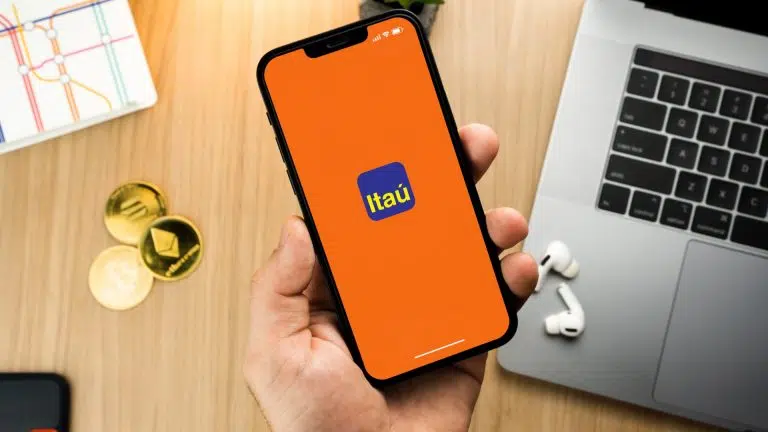Aplicativo Itaú próximo de criptomoedas e bitcoin e blockchain Web3 stablecoins